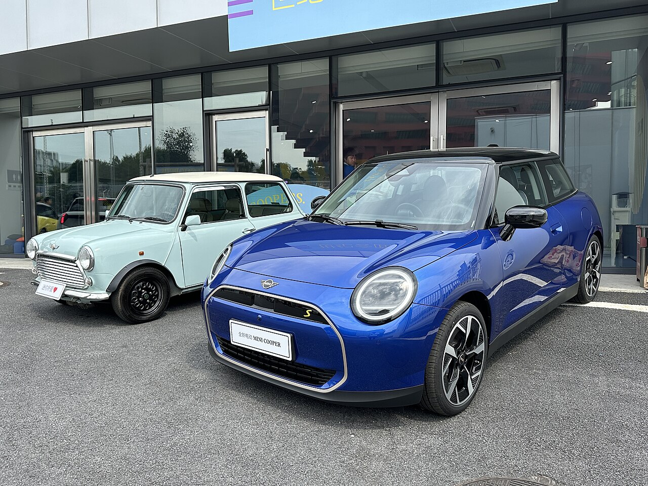 2026 Mini Cooper SE (Electric) Features Review: Hidden Innovation and Technology