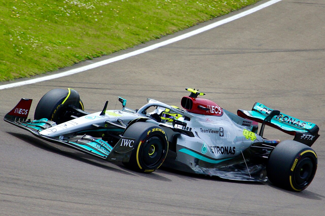 Complete review of Mercedes 2026: Who are the toughest competitors in 2026?