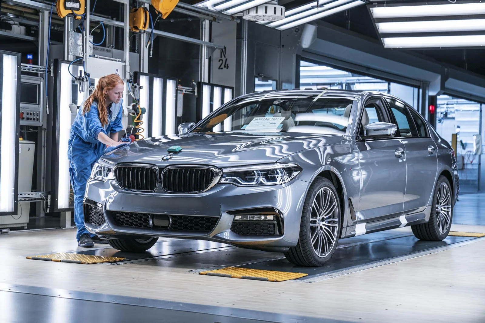 Luxury Brands Facing Issues As Consumers Ditch Sedans For SUVs In US ...